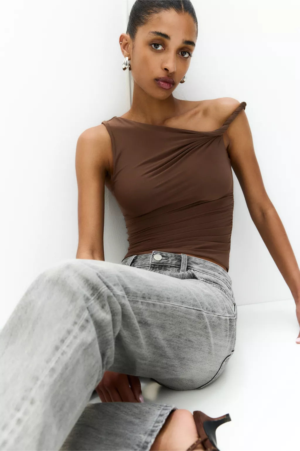 Asymmetrical polyamide top