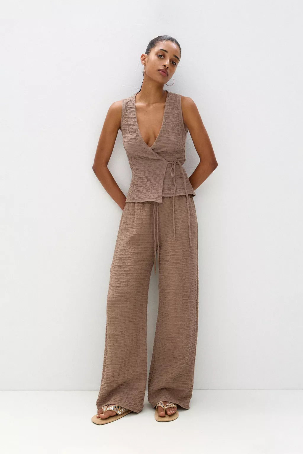 Creased-effect rustic set