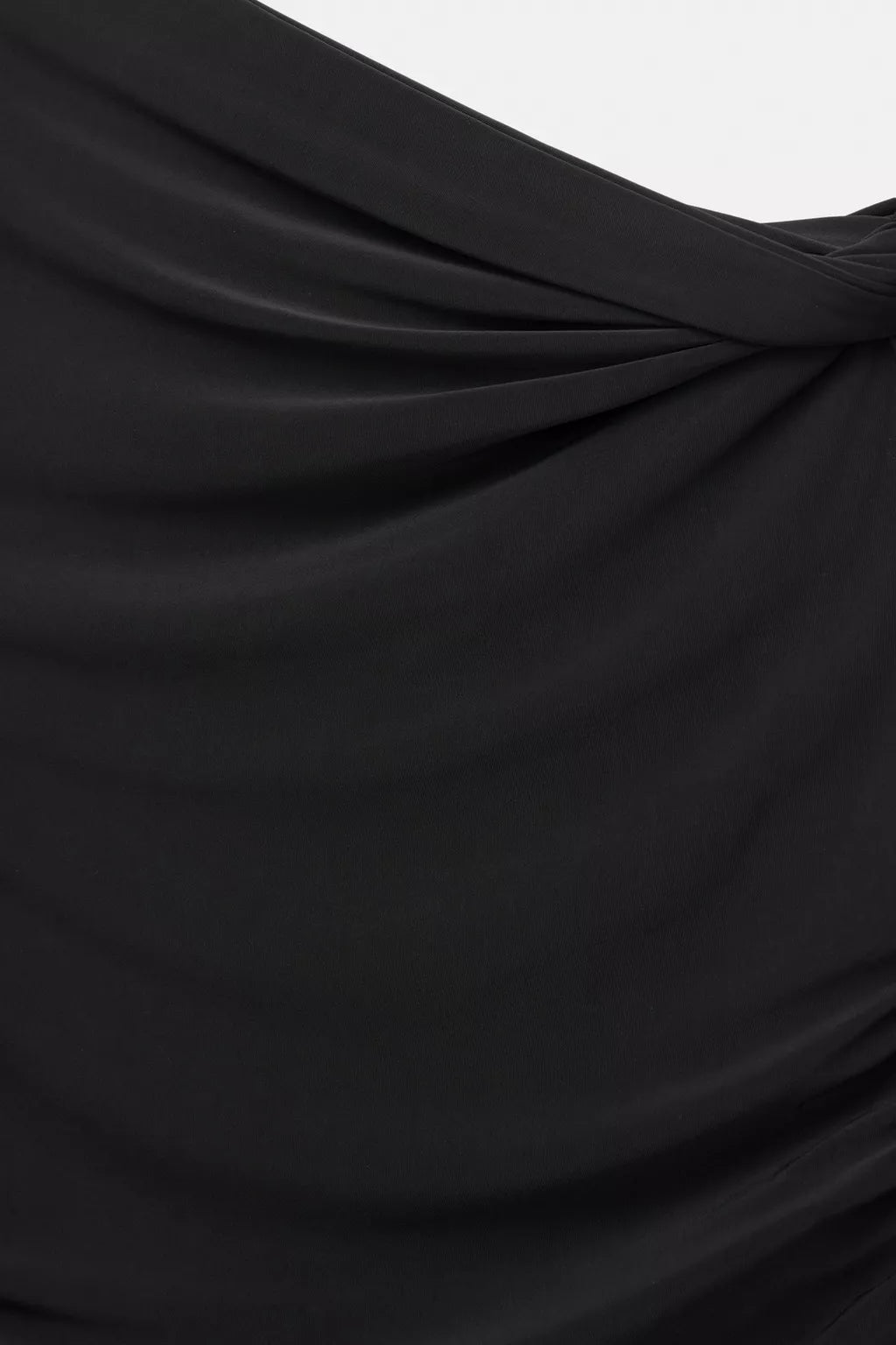 Asymmetrical polyamide top