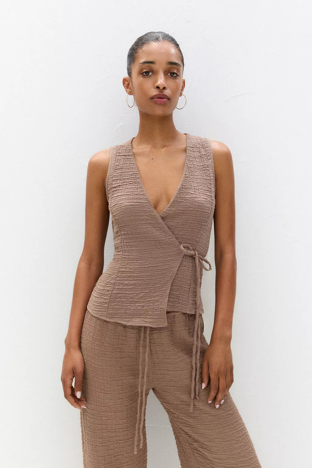 Creased-effect rustic set