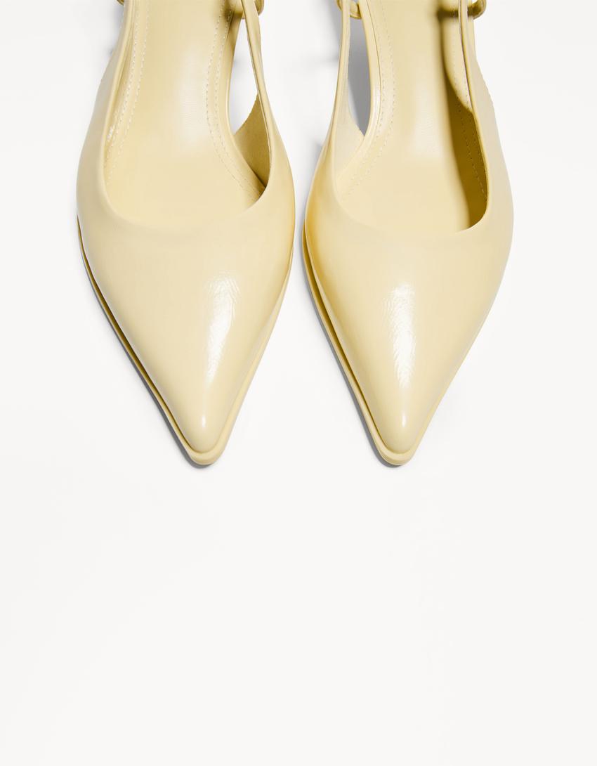 Kitten-heel shoes